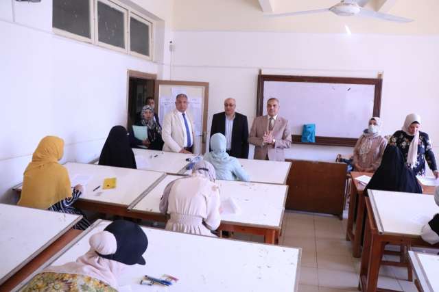 رئيس جامعة الأزهر يتابع امتحانات نهاية العام بكلية الهندسة للبنات بالقاهرة 