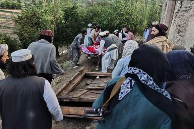 عاجل| 1000 قتيل في زلزال أفغانستان وفق حصيلة رسمية