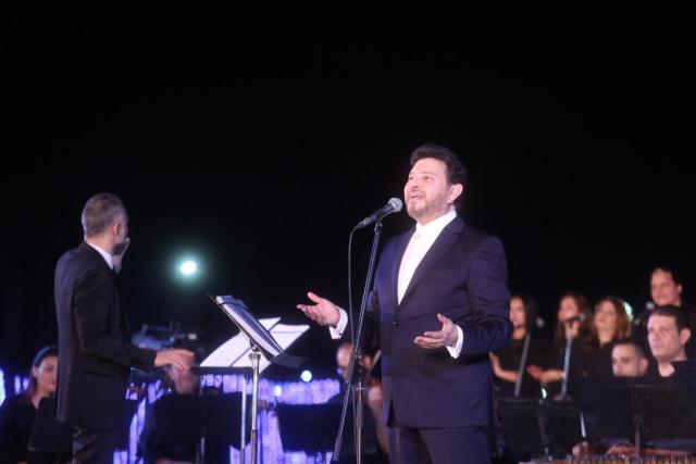 هاني شاكر يتألق بحفل مهرجان السويس للموسيقى والغناء.. صور