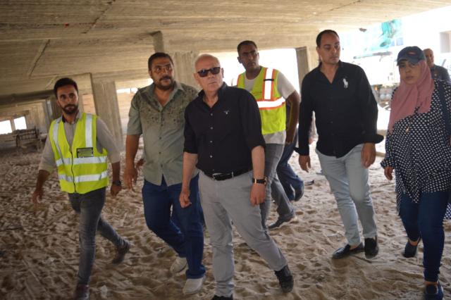 محافظ بورسعيد يتفقد أعمال إنشاء جراج متعدد الطوابق بحي العرب.. صور