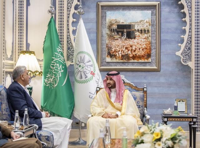 السعودية وباكستان تبحثان تعزيز التعاون العسكري