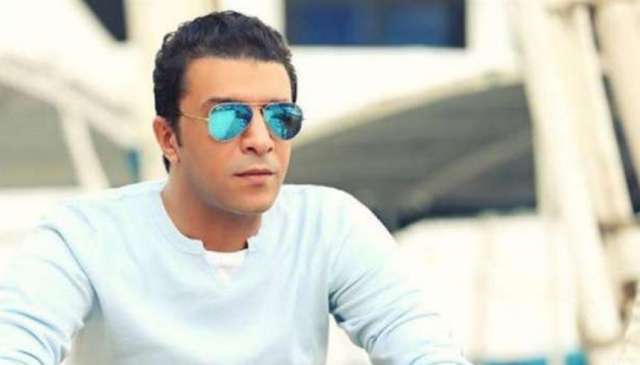 مصطفى كامل يشوق جمهوره لأغنيته الجديدة (فيديو)