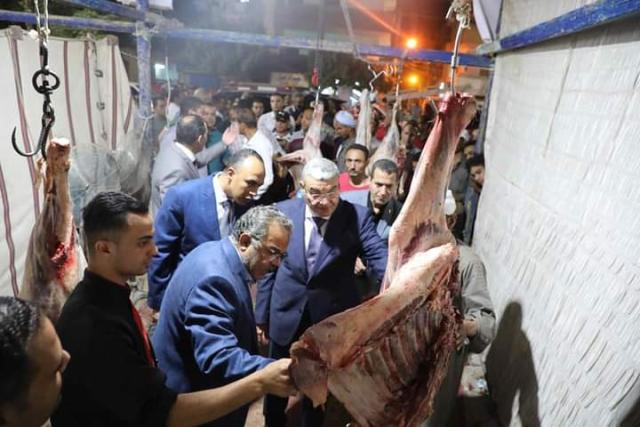 محافظ المنيا يتفقد معرض السلع الغذائية ومنفذ بيع اللحوم استعدادا لعيد الأضحى