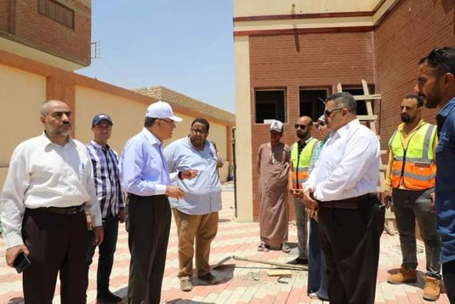 محافظ المنيا يتفقد مشروعات «حياة كريمة» بقري مركز ديرمواس