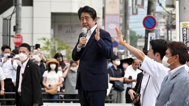 معلومات خاطئة أدت لاغتيال رئيس وزراء اليابان السابق