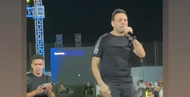 مصطفى قمر يشعل حماس الجمهور بحفله في الإسكندرية.. فيديو