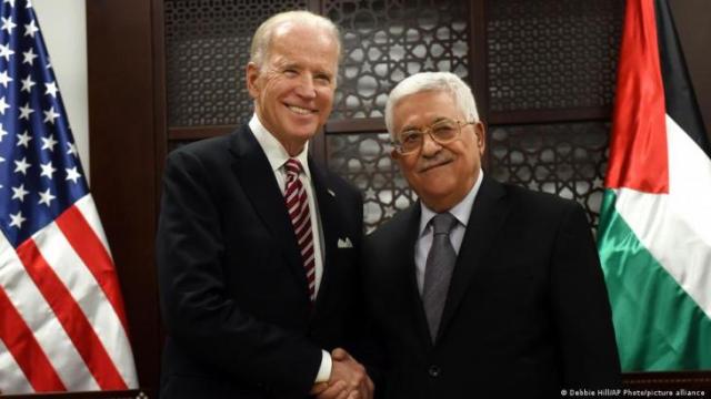 الرئيس الأمريكي جو باين ونظيره الفلسطيني محمود عباس