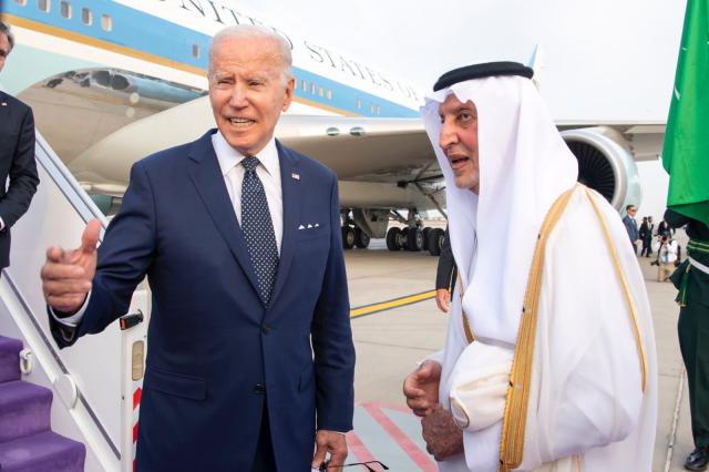 أمير مكة يستقبل الرئيس الأمريكي 