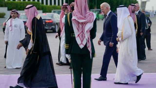 بايدن يدعو الرئيس الإماراتي لزيارة الولايات المتحدة