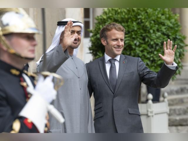 الرئيس الإماراتي يتعهد بدعم أمن الطاقة في فرنسا