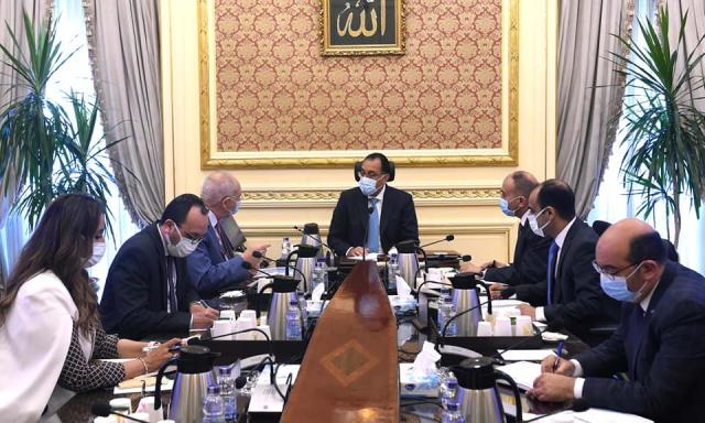 اجتماع رئيس الوزراء مع  رئيس مجلس إدارة الهيئة العامة للمنطقة الاقتصادية لقناة السويس