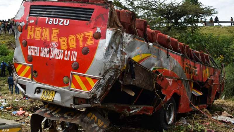 مصرع 24 شخصًا إثر سقوط حافلة من ارتفاع 40 مترا في كينيا