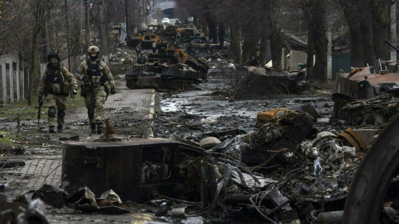 مقتل أسرى ومدنيين في هجمات صاروخية شرق أوكرانيا