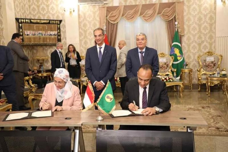وزير الاتصالات ومحافظ المنيا يشهدان مراسم توقيع بروتوكول تعاون