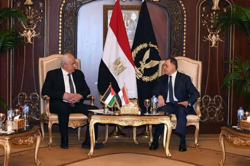 وزير الداخلية المصري مع الوزير الفلسطيني
