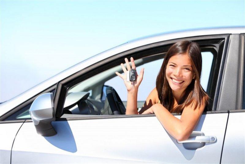دراسة: التزام المرأة بقواعد الأمان يجعلها الأفضل في قيادة السيارات