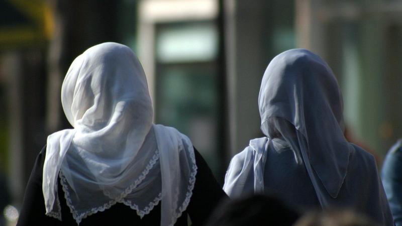 حكم ارتداء الحجاب