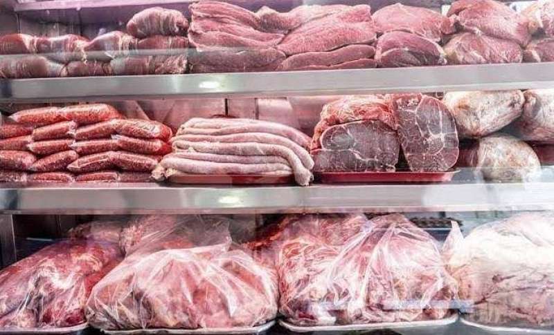 مفاجأة.. مادة «الخنافس» تدخل ضمن مكونات جميع اللحوم المصنعة والحلويات