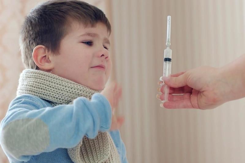لتطعيم أسهل.. كيف تعالج خوف طفلك من الحقن؟