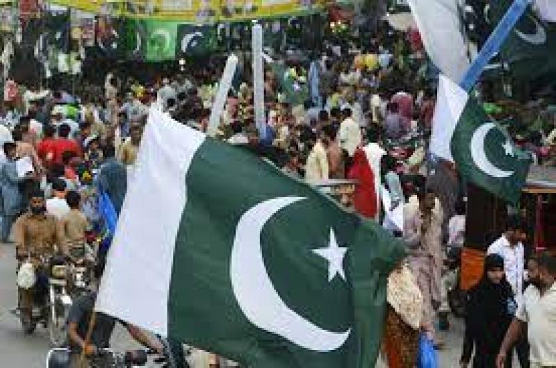 باكستان تحتفل بعيد استقلالها وسط أزمات سياسية متفاقمة