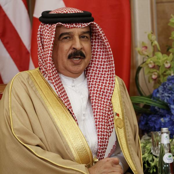 ملك البحرين يعزي الرئيس السيسي في ضحايا كنيسة أبو سيفين بالجيزة