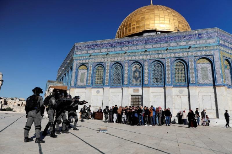 ضمن مخطط التقسيم.. مستوطنون إسرائيليون يقتحمون ساحات المسجد الأقصى