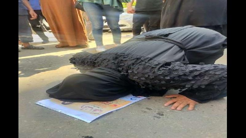 والدة شيماء جمال تسجد لله فرحا بعد الحكم بإحالة أوراق المتهمين إلى المفتي