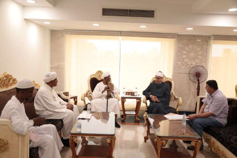 لقاء أمين ”البحوث الإسلامية” ووفد معهد الإمام السيد بالسودان