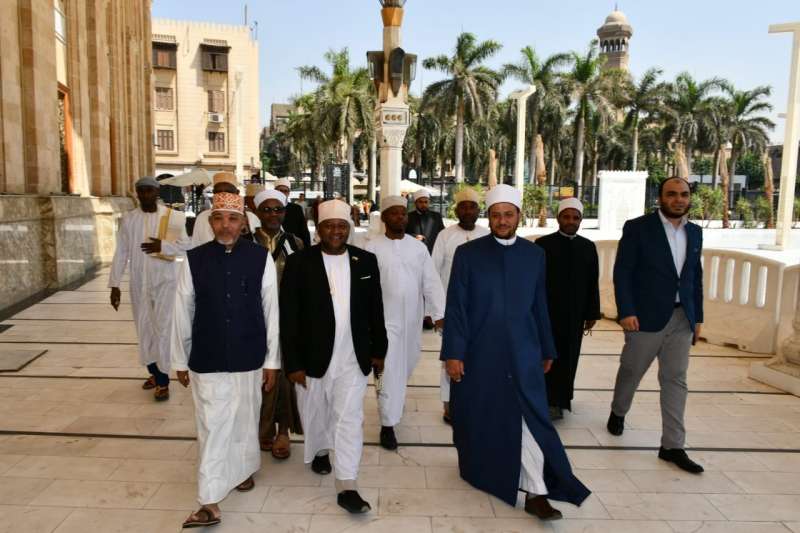علماء جزر القمر في زيارة مسجد الحسين