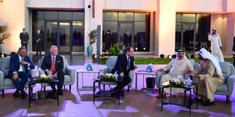 الرئيس السيسي يجري جولة بمنتجع «ريجال هايتس» في العلمين الجديدة.. صور