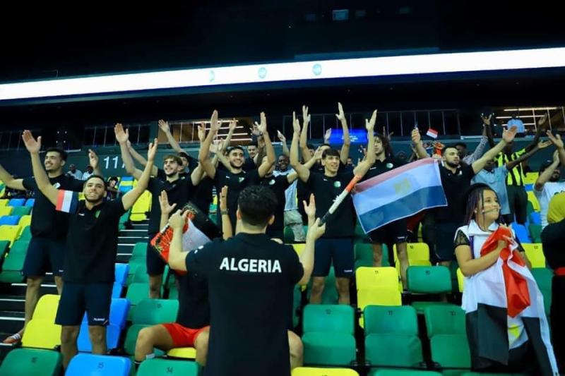 منتخب الجزائر في مباراة مصر