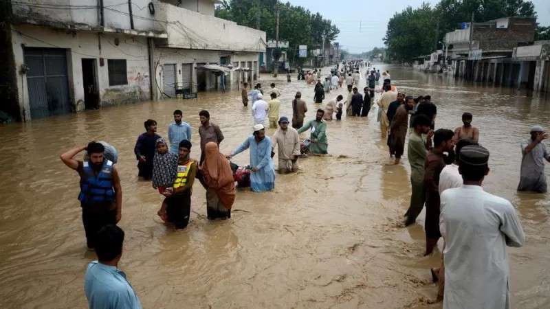 1000 قتيل جراء فيضانات باكستان والسلطات تطلب المساعدة الدولية