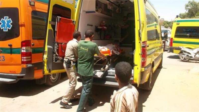 إصابة 3 أشخاص في حادث تصادم سيارة ودراجة بخارية بسوهاج