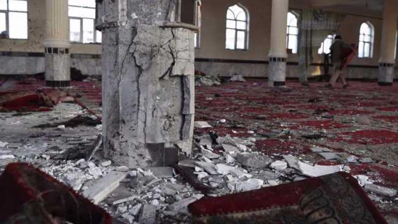 انفجار قوي يهز أكبر مسجد في أفغانستان
