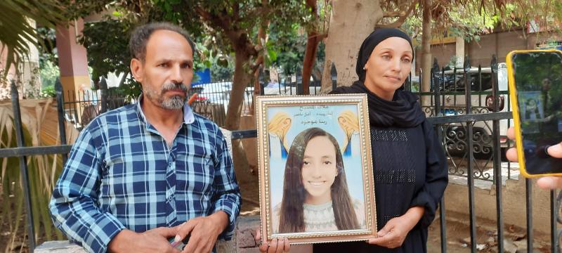 وصول أسرة فتاة البراجيل لمحكمة جنايات الجيزة لحضور جلسة محاكمة المتهم بقتلها
