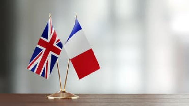 علم فرنسا و بريطانيا 