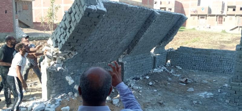 مركز أبو النمرس يشن حملات لتنفيذ قرارات إزالة لمخالفات بناء