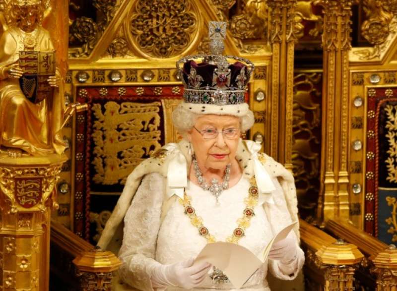 الملكة اليزابيث الثانية- مصدر الصورة من موقع يندكس