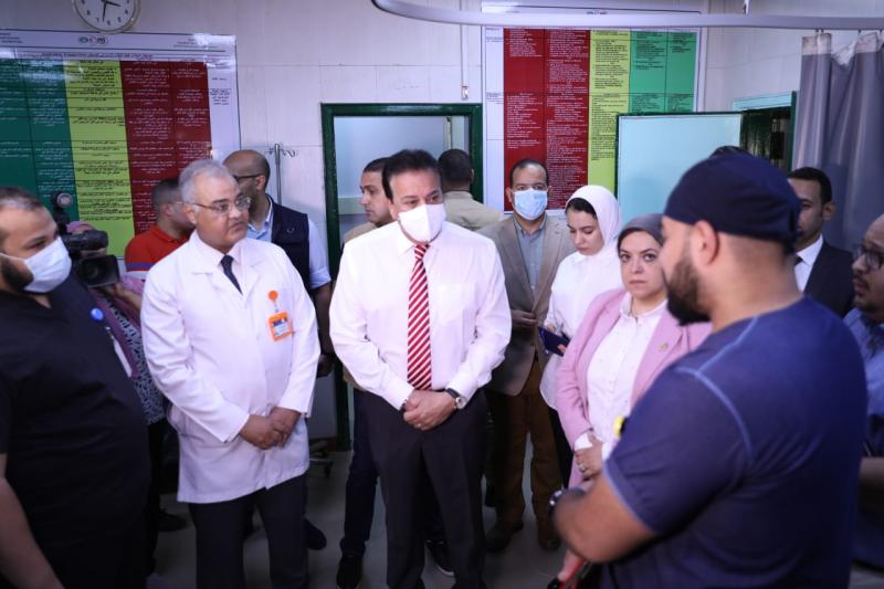 وزير الصحة يوجه ببدء حملة صيانة شاملة للتجهيزات الطبية وغيرها بمستشفى البنك الأهلي