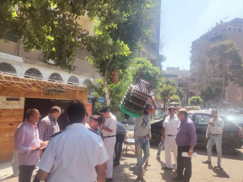 رئيس حي العجوزة خلال اشرافه على الحملة - مصدر الصور: (محافظة الجيزة)