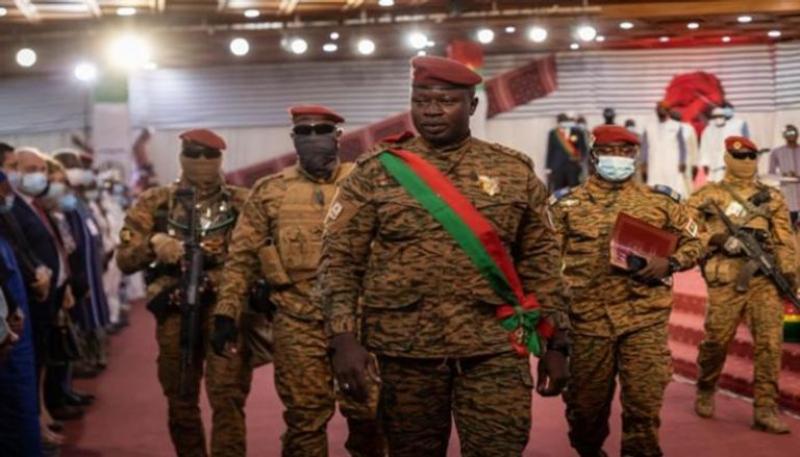 عاجل| إقالة وزير الدفاع في بوركينا فاسو والرئيس يتولى المنصب