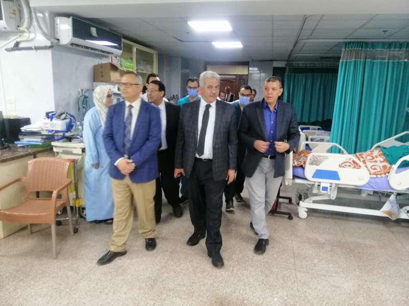 نائب رئيس جامعة الأزهر يتفقد مستشفى باب الشعرية