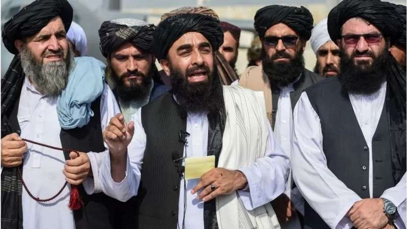 طالبان تعلن إفراج أمريكا عن أحد قادتها المعتقلين في جوانتانامو