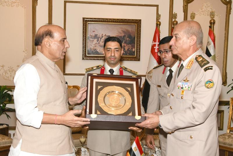 وزير الدفاع المصري والهندي-صورة من حساب المتحدث العسكرب عبر فيسبوك