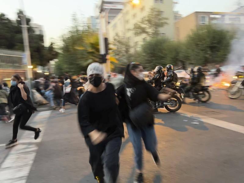 ارتفاع ضحايا الاحتجاجات الشعبية في إيران بعد وفاة مهسا أميني