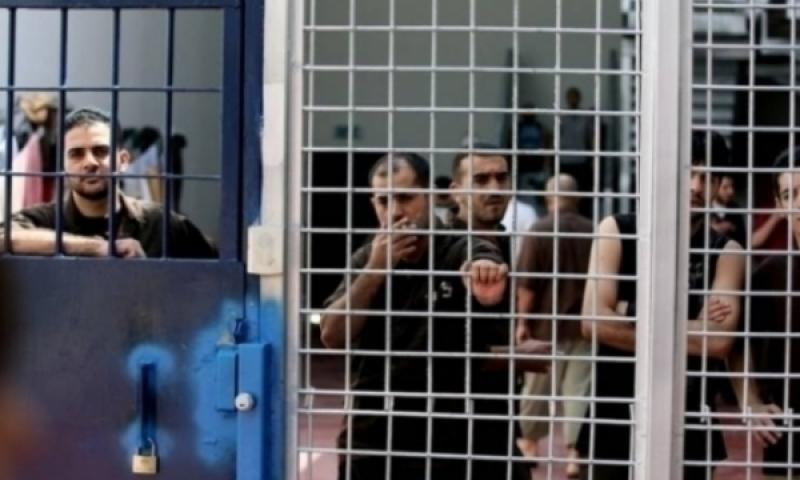 30 أسيرًا يضربون عن الطعام في سجون الاحتلال اعتراضا على الاعتقال الإدراي
