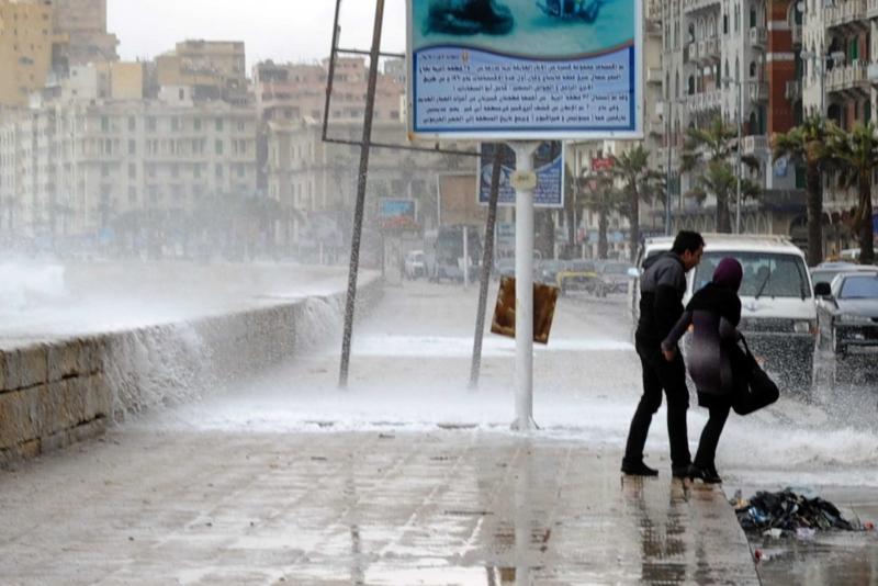 انخفاض درجات الحرارة وسقوط أمطار.. توقعات «الأرصاد» لطقس الجمعة