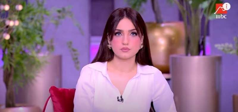 ياسمين عز للمتزوجات: «مش شايلة هم أني خربت بيتك بكلامي».. فيديو