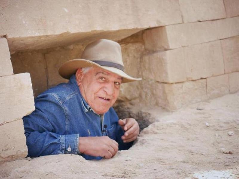زاهي حواس عالم الآثار 