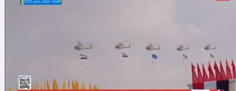 طائرات الهليكوبتر تحلق في سماء الكلية الحربية